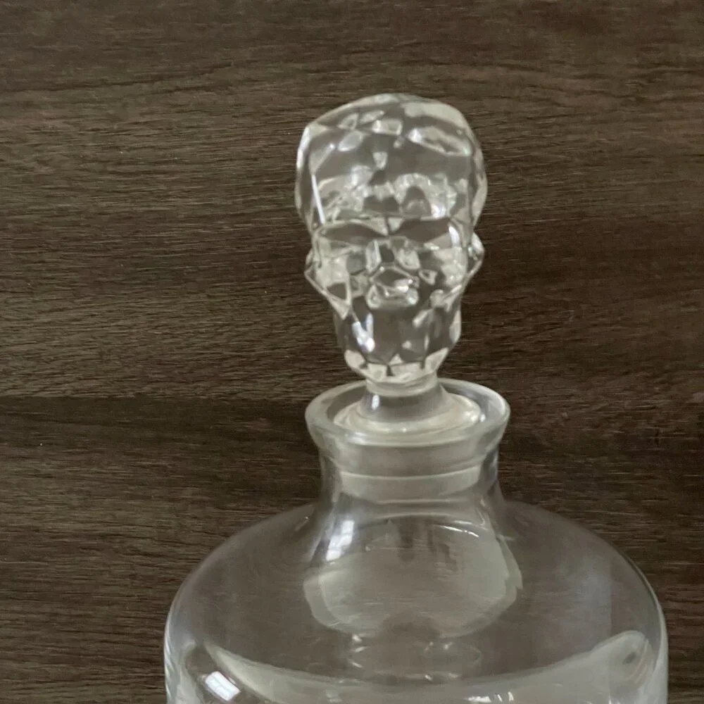 NWOB Nude Shade Whisky Decanter Skull Shaped Stopper Lead Free Crystal 42oz